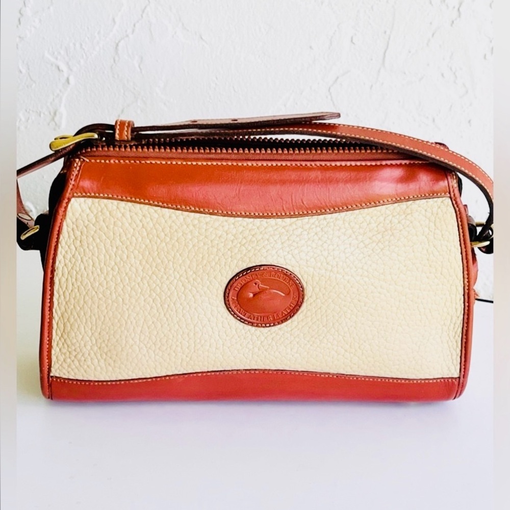 VINTAGE DOONEY & BOURKE FARMHOUSE COTTAGE BEIGE TAUPE/TAN TRIM CROSSBODY - Picture 8 of 15